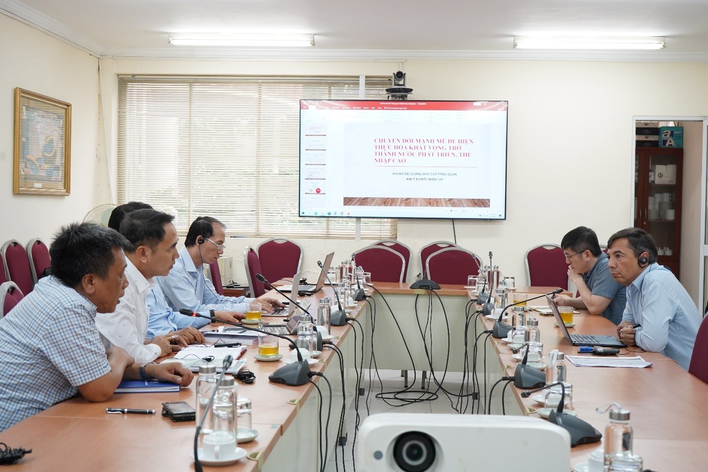 Hai b&ecirc;n thống nhất lộ tr&igrave;nh ho&agrave;n thiện&nbsp;khung đề cương tổng quan của B&aacute;o c&aacute;o Việt Nam 2045.