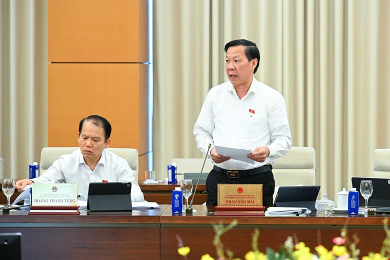 Chủ nhiệm Ủy ban Kinh tế và Tài chính của Quốc hội Phan Văn Mãi trình bày báo cáo tiếp thu, giải trình và chỉnh lý Dự thảo Luật.
