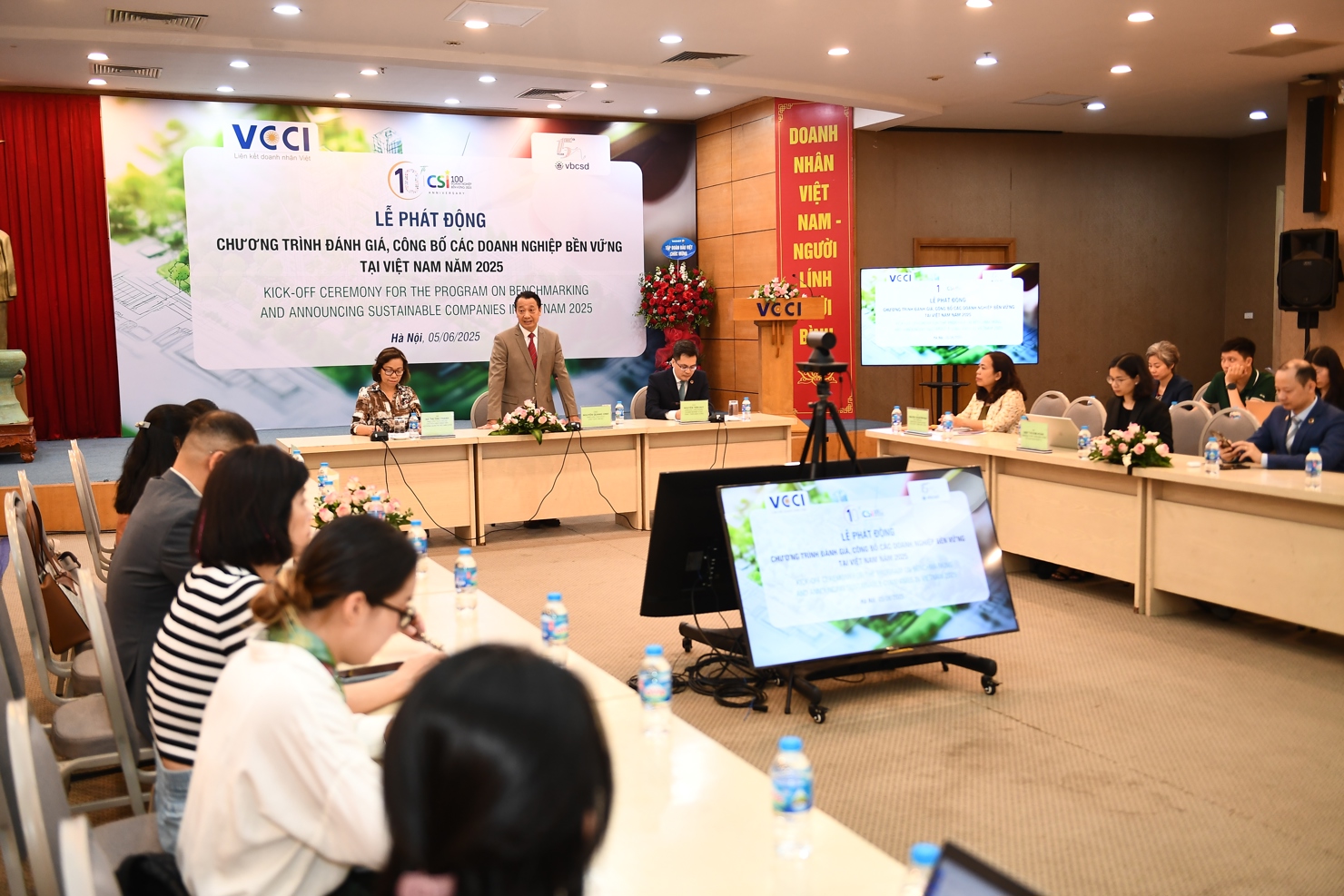 &Ocirc;ng Nguyễn Quang Vinh, Ph&oacute; Chủ tịch VCCI, Chủ tịch VBCSD ph&aacute;t biểu khai mạc Lễ Ph&aacute;t động.