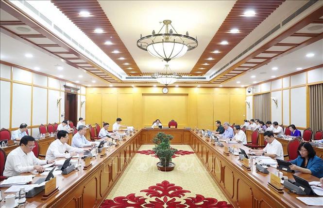 Bộ Chính trị họp cho ý kiến về tình hình, tiến độ thực hiện các nghị quyết, kết luận của Trung ương, Bộ Chính trị về sắp xếp tổ chức bộ máy và đơn vị hành chính - Ảnh: TTXVN. 
