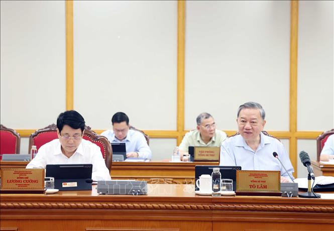Tổng Bí thư lưu ý, đặc biệt quan tâm làm tốt công tác bố trí, sắp xếp cán bộ theo đúng nguyên tắc, yêu cầu, hướng dẫn của cấp trên gắn với làm tốt công tác chính trị, tư tưởng, chế độ, chính sách đối với cán bộ bị tác động, ảnh hưởng, không để phát sinh những vấn đề phức tạp về nội bộ - Ảnh: TTXVN. 