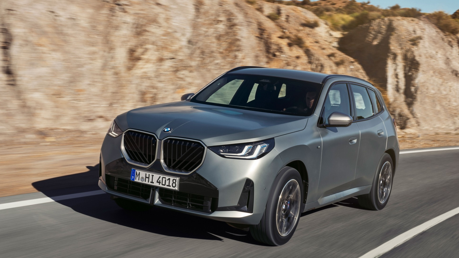 BMW X3 thế hệ mới được lột xác so với đời cũ, đi cùng nhiều cải tiến về trang bị, và chỉ trang bị một loại động cơ tiêu chuẩn