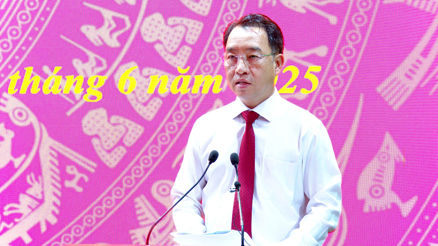 Ông Lữ Quang Ngời, Bí thư Đảng ủy, Chủ tịch UBND tỉnh Vĩnh Long phát biểu chỉ đạo Đại hội Sở Tài chính nhiệm kỳ 2025-2030