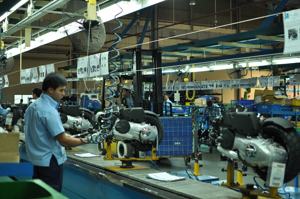 Công nhân làm việc trong nhà máy FDI tại KCN tỉnh Vĩnh Phúc
