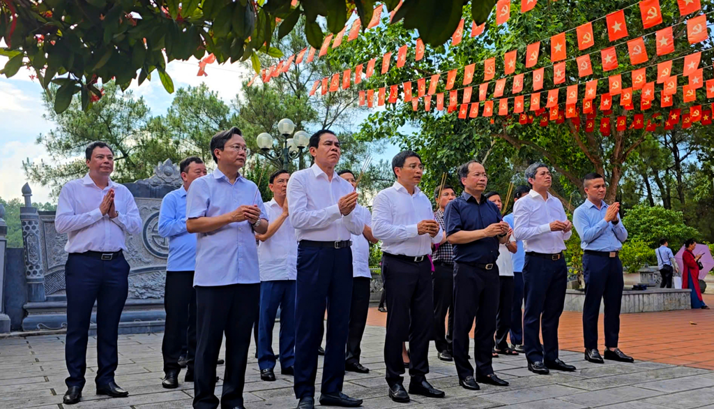 Bộ trưởng Nguyễn Văn Thắng dâng hương, tưởng niệm tại Ngã ba Đồng Lộc và Truông Bồn - Ảnh 3