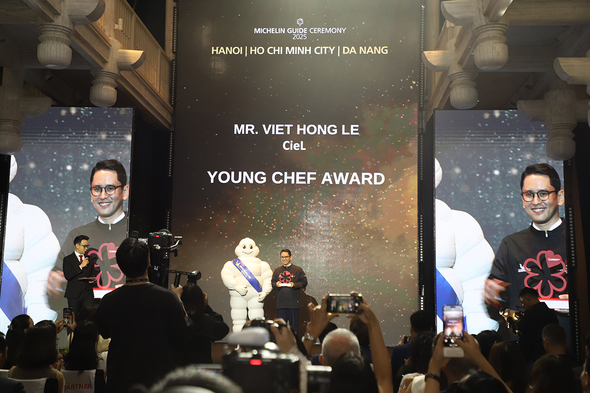 Đầu bếp Lê Việt Hồng nhận giải Đầu bếp trẻ Xuất sắc tại Michelin Guide 2025