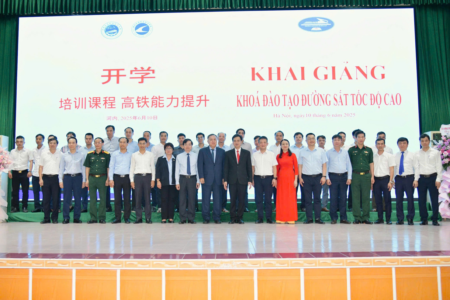 Các học viên tham gia khoá đào tạo đầu tiên về đường sắt tốc độ cao. Ảnh: VNR