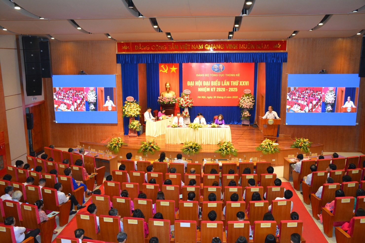 Tại Nghị quyết Đại hội Đảng nhiệm kỳ 2020-2025, Đảng ủy Cục Thống k&ecirc; x&aacute;c định x&acirc;y dựng Đảng về ch&iacute;nh trị l&agrave; nội dung quan trọng h&agrave;ng đầu.