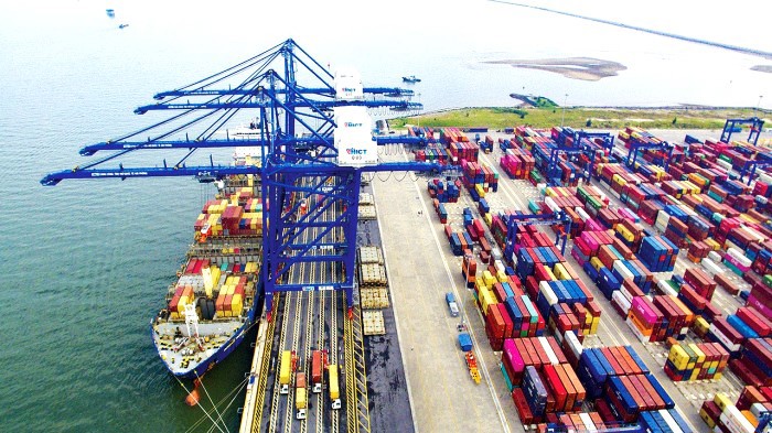 Khu bến Lạch Huyện có thể tiếp nhận tàu trọng tải đến 200.000 tấn (18.000 TEU)