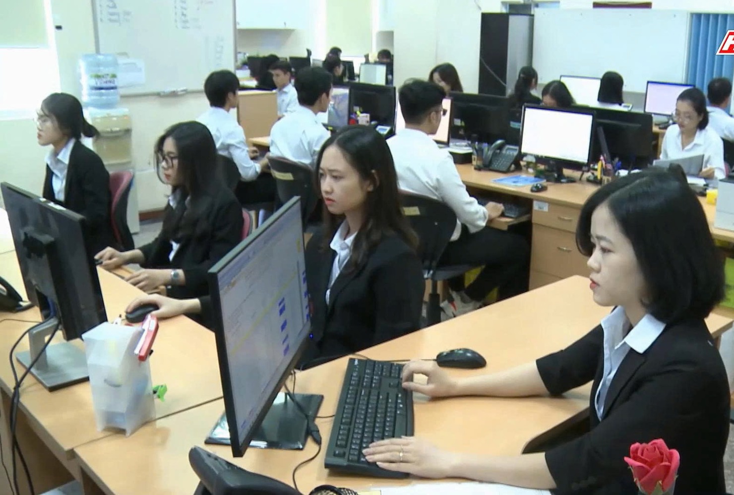 Hoạt động hỗ trợ hộ doanh nghiệp tại Đại lý thuế Tim Sen. Ảnh: Anh Phạm