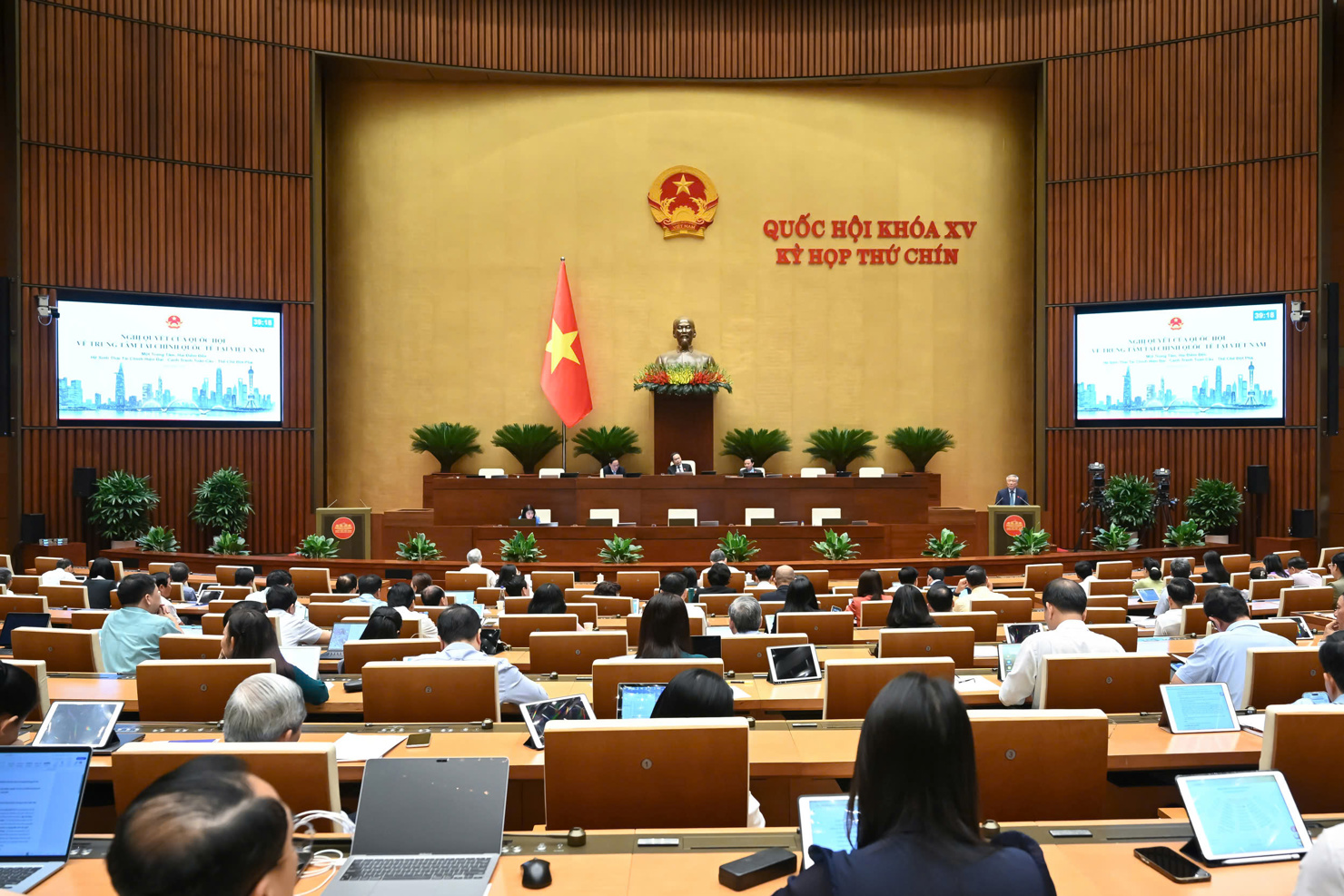 Toàn cảnh phiên họp.