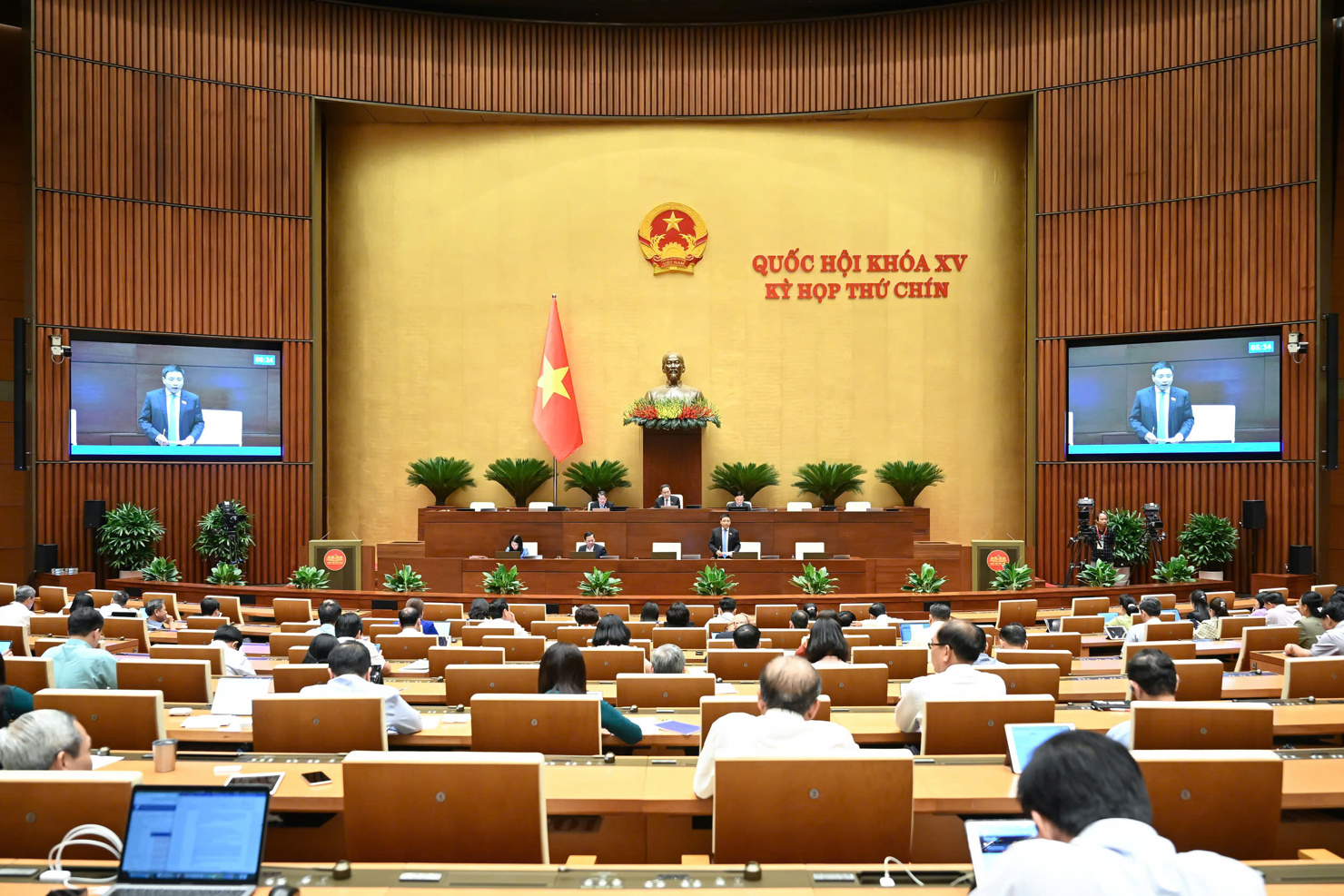 To&agrave;n cảnh phi&ecirc;n họp.