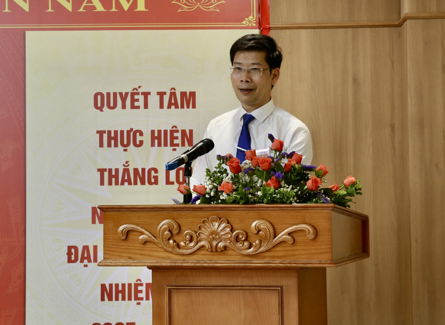 Đồng chí Nguyễn Minh Tiến – Bí thư Đảng ủy Cục Quản lý giá trình bày báo cáo. Ảnh: H.D