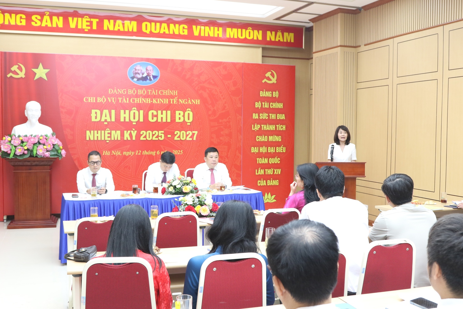 Ph&oacute; B&iacute; thư Đảng ủy Bộ T&agrave;i ch&iacute;nh Nguyễn Thị Thu Lan ph&aacute;t biểu tại Đại hội