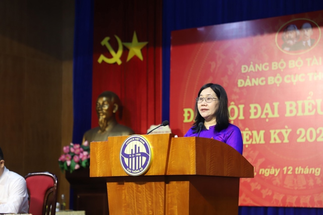 Bí thư Đảng ủy, Cục trưởng Cục Thống kê Nguyễn Thị Hương phát biểu khai mạc Đại hội