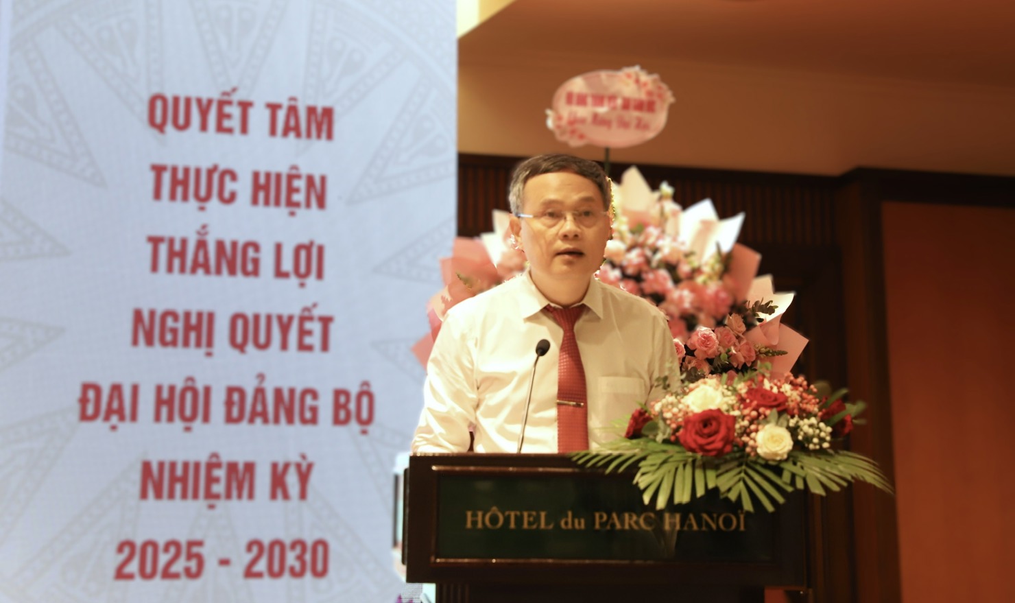 Phó Bí thư phụ trách Đảng ủy DATC nhiệm kỳ 2020-2025 phát biểu khai mạc Đại hội.