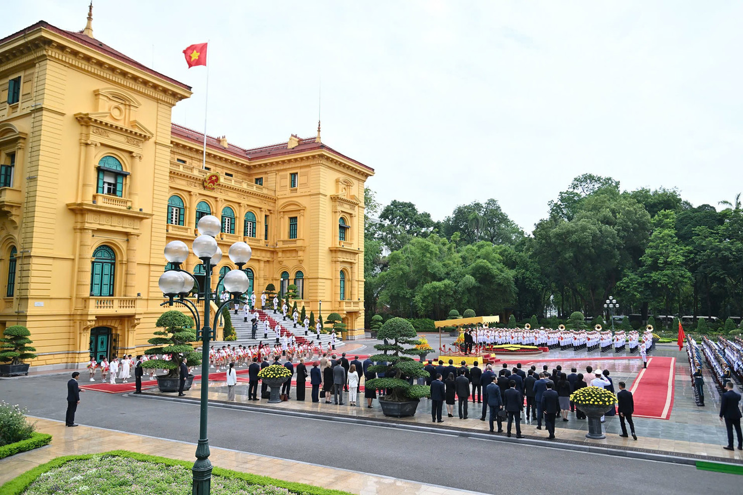 Toàn cảnh lễ đón.