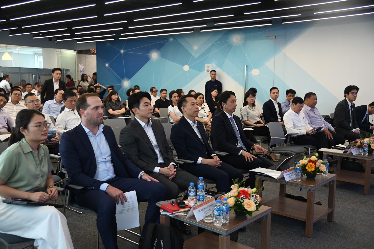 Đại diện c&aacute;c nh&agrave; đầu tư, c&aacute;c trường đại học trong v&agrave; ngo&agrave;i nước tham dự Hội thảo. Ảnh: Quang H&ugrave;ng