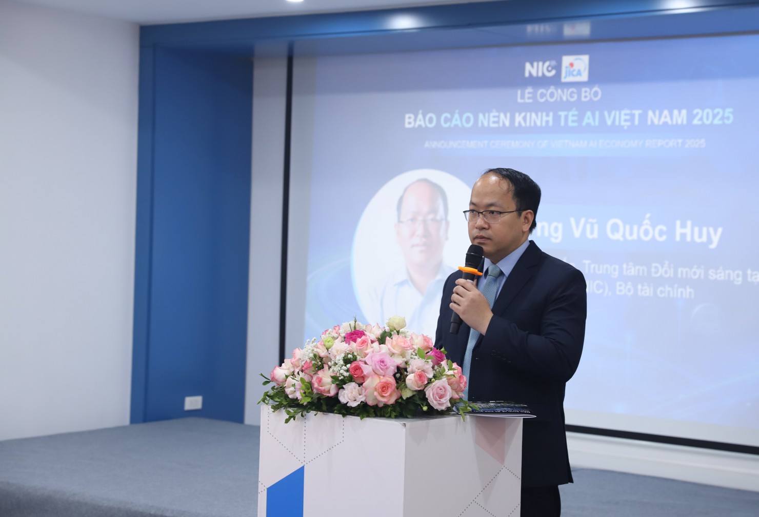 &Ocirc;ng Vũ Quốc Huy - Gi&aacute;m đốc Trung t&acirc;m Đổi mới s&aacute;ng tạo Quốc gia ph&aacute;t biểu khai mạc buổi lễ. Ảnh: Quang H&ugrave;ng