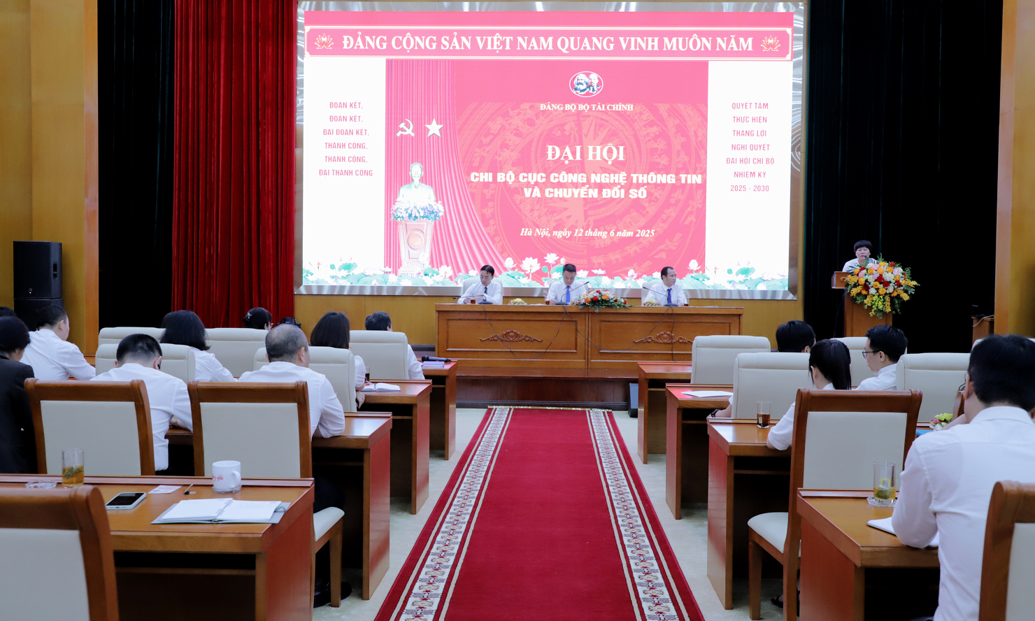Toàn cảnh Đại hội nhiệm kỳ 2025–2030 của Chi bộ Cục Công nghệ Thông tin và Chuyển đổi số.