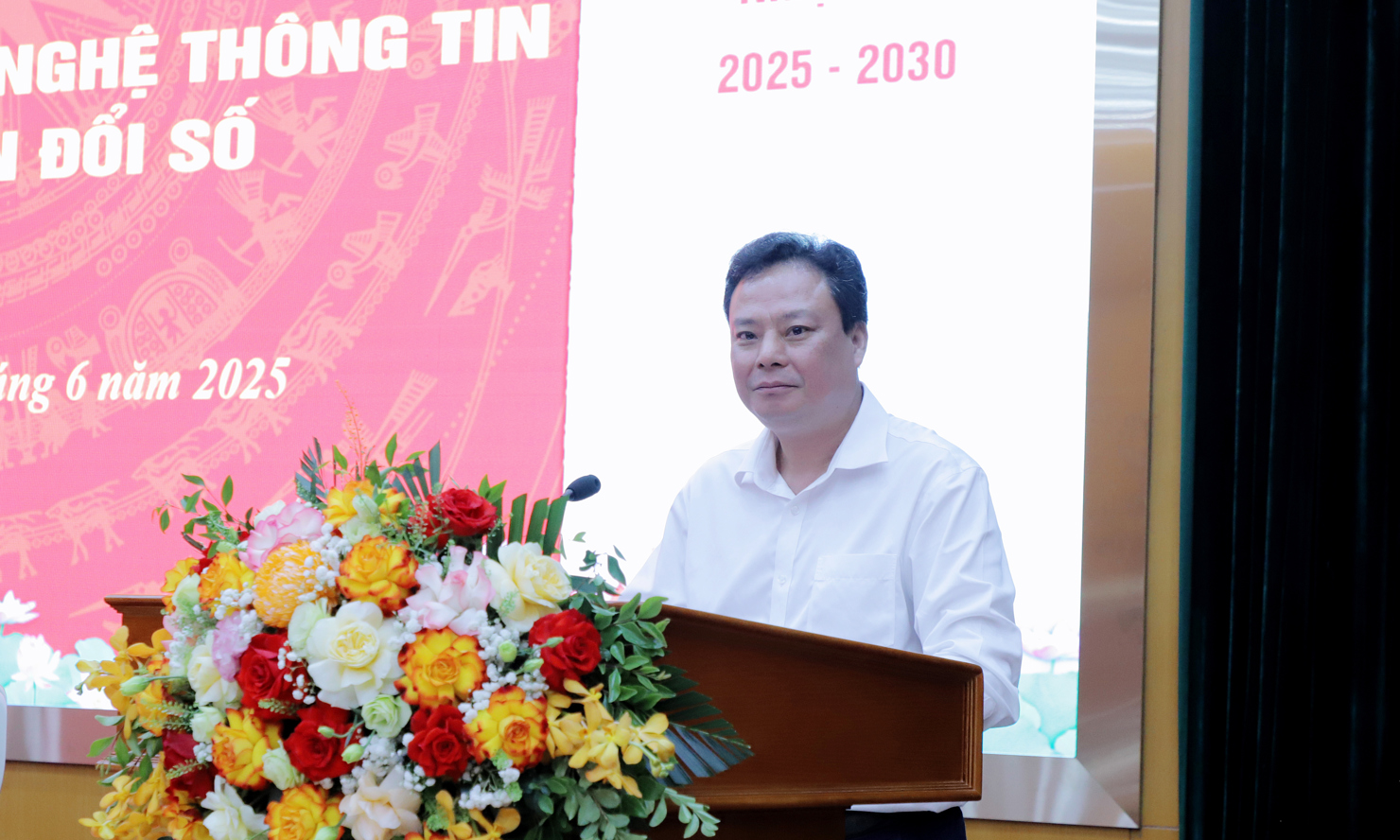 Đồng chí Đỗ Văn Trường – Phó Bí thư chuyên trách Đảng ủy Bộ Tài chính phát biểu chỉ đạo Đại hội.