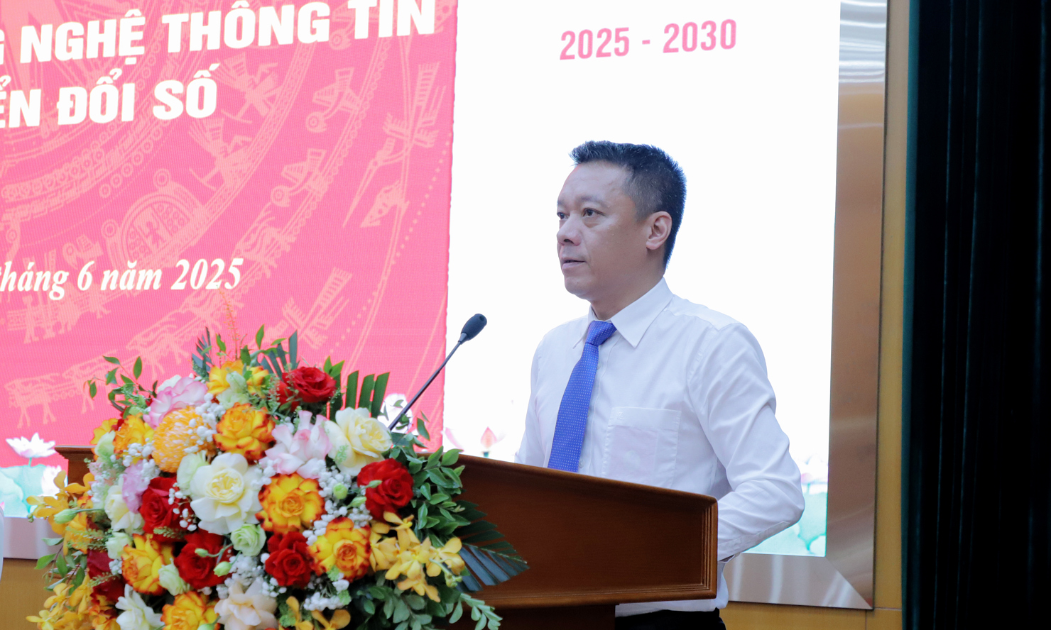 Đồng chí Nguyễn Việt Hà – Bí thư Chi bộ, Cục trưởng Cục Công nghệ Thông tin và Chuyển đổi số phát biểu tại Đại hội.