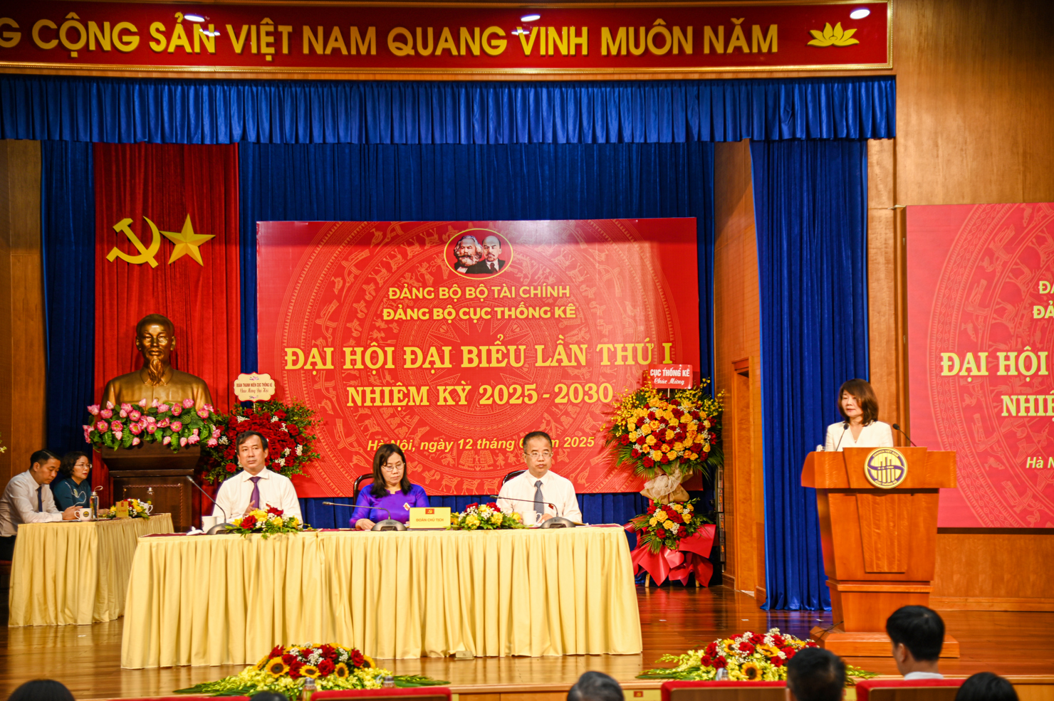 Đồng chí Nguyễn Thị Thu Lan - Phó Bí thư chuyên trách Đảng ủy Bộ Tài chính phát biểu tại Đại hội