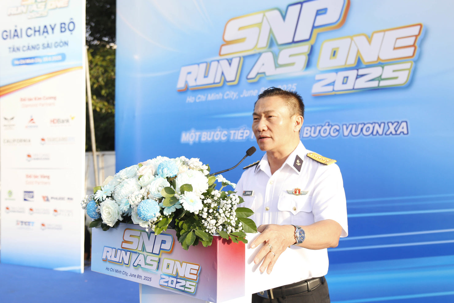 Đại tá Bùi Văn Quỳ, Phó Tư lệnh Binh đoàn 20, Phó Tổng giám đốc Tổng công ty Tân cảng Sài Gòn phát biểu khai mạc