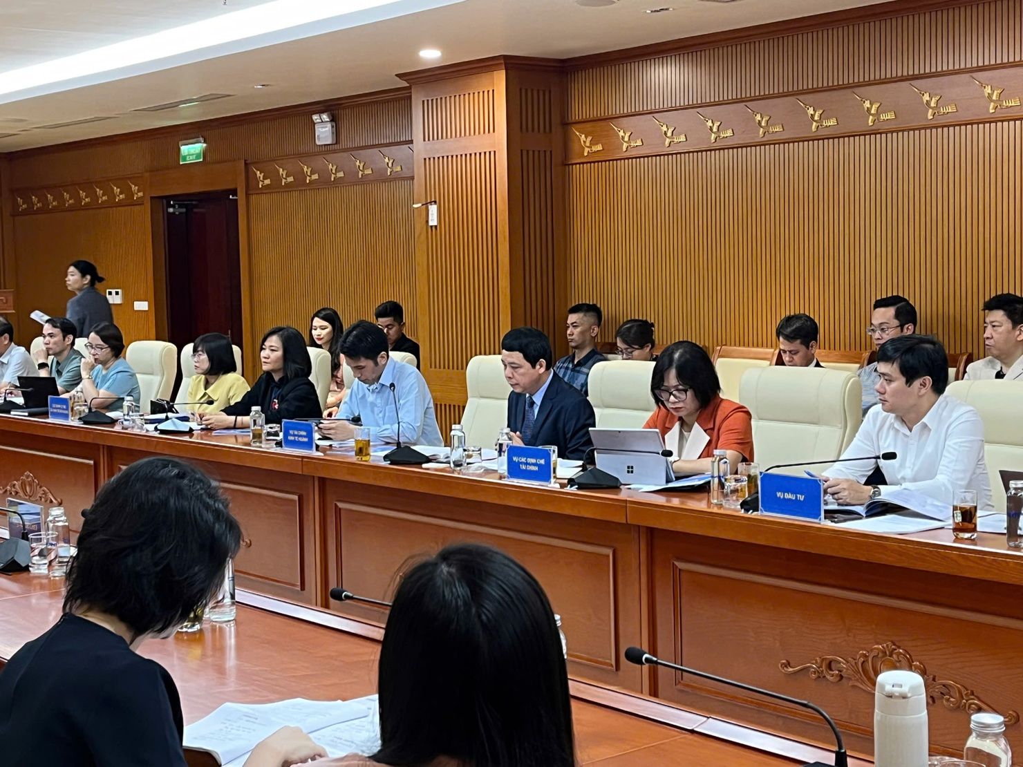 Đại diện Lãnh đạo Cục Đầu tư nước ngoài và các Vụ liên quan (Bộ Tài chính) gặp làm việc với đoàn doanh nghiệp.