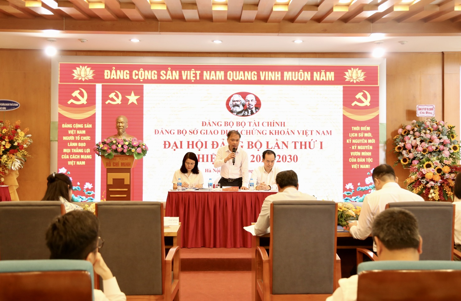 Đồng ch&iacute; Lương Hải Sinh - B&iacute; thư Đảng ủy VNX v&agrave; Đo&agrave;n Chủ tịch điều h&agrave;nh Đại hội.