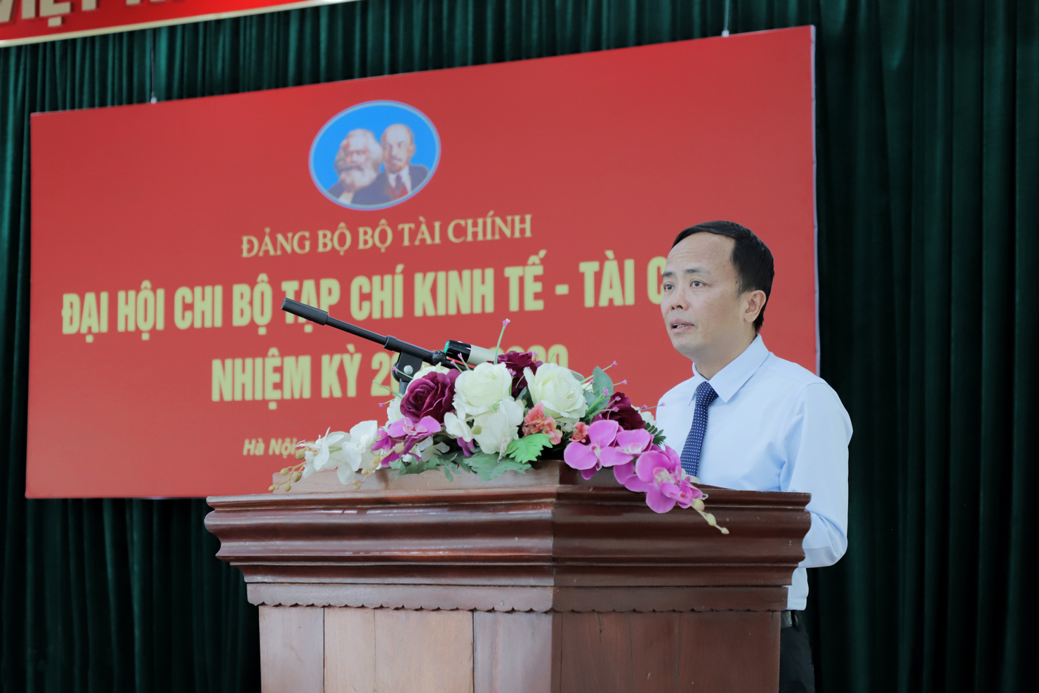 Đồng chí Phạm Thu Phong – Bí thư Chi bộ, Tổng biên tập Tạp chí Kinh tế - Tài chính phát biểu tại Đại hội. Ảnh: Thanh Hằng