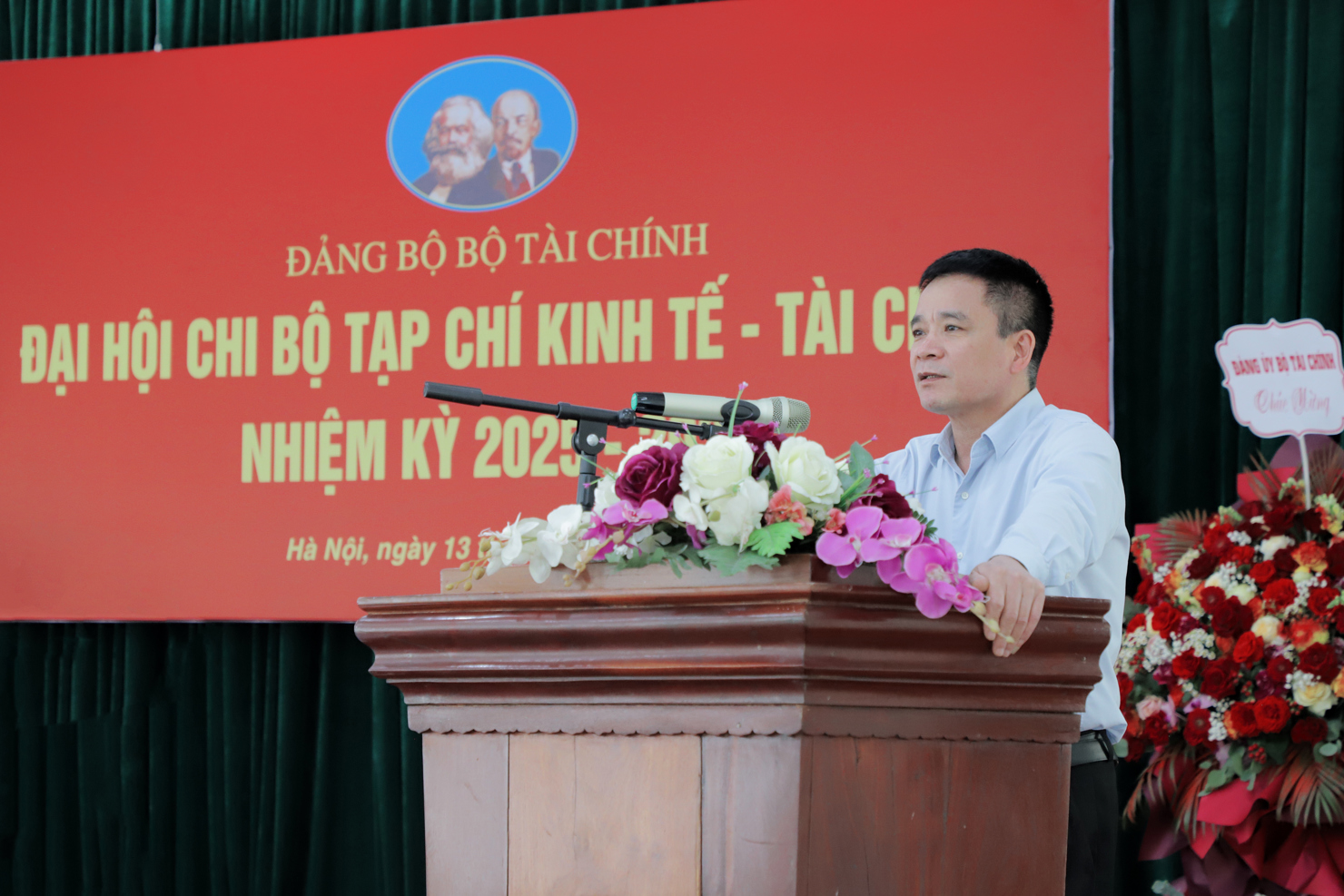 Đồng chí Trương Hùng Sơn - Ủy viên Ban Chấp hành, Phó Chủ nhiệm Ủy ban Kiểm tra, Đảng ủy Bộ Tài chính phát biểu chỉ đạo Đại hội. Ảnh: Thanh Hằng 