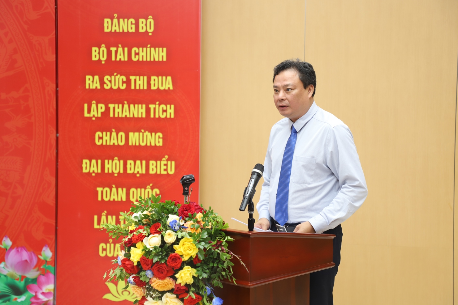 Đồng chí Đỗ Văn Trường – Phó Bí thư Đảng ủy Bộ Tài chính phát biểu.