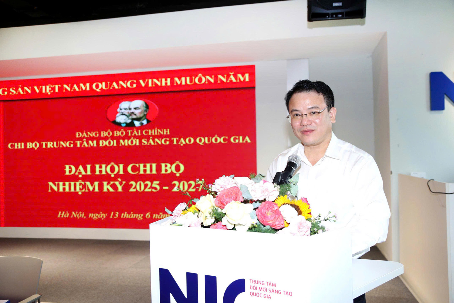 Đồng chí Trần Quốc Phương - Ủy viên Ban Thường vụ, Trưởng ban Tuyên giáo - Dân vận Đảng ủy Bộ Tài chính, Thứ trưởng Bộ Tài chính phát biểu chỉ đạo Đại hội. 