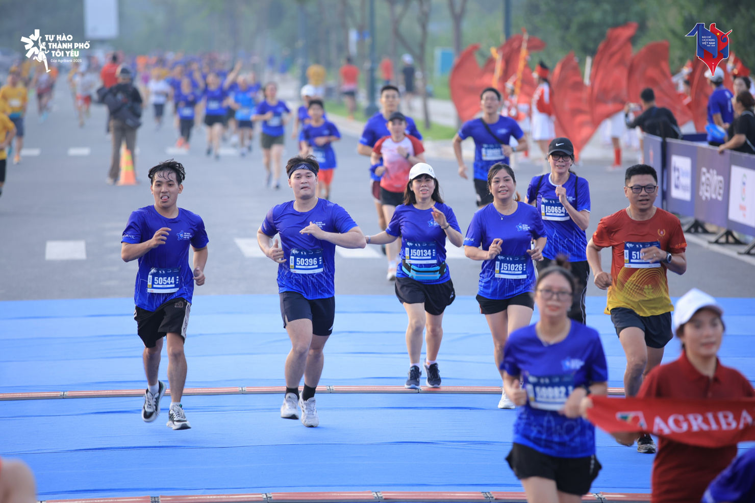 Các vận động viên tham gia tranh giải ở cự ly 5km. 