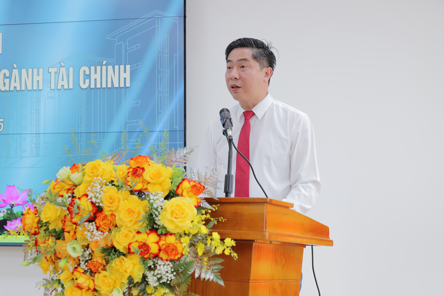 PGS., TS. Nguyễn Đ&agrave;o T&ugrave;ng &ndash; Gi&aacute;m đốc Học viện T&agrave;i ch&iacute;nh ph&aacute;t biểu tại buổi lễ.