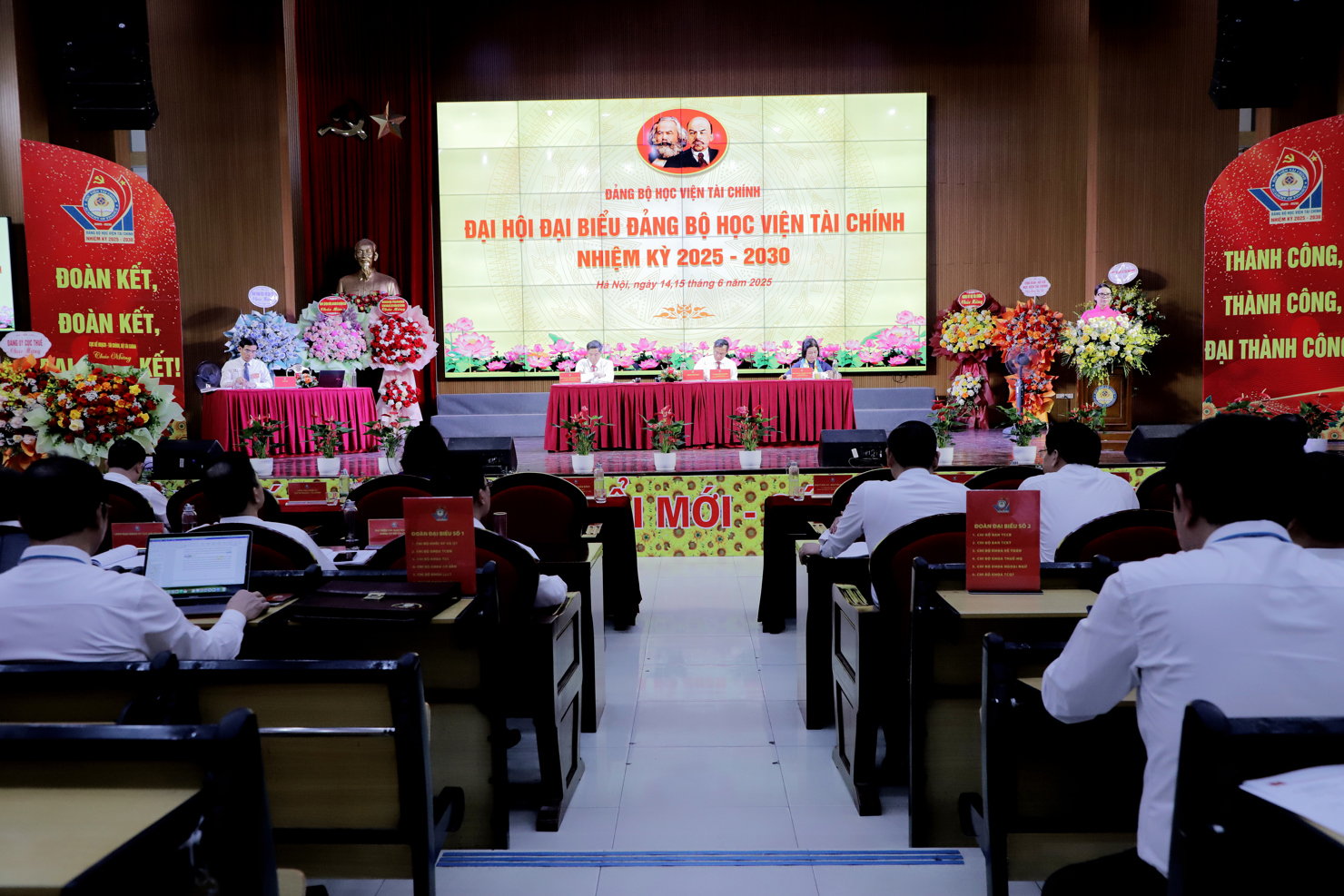 To&agrave;n cảnh Đại hội.