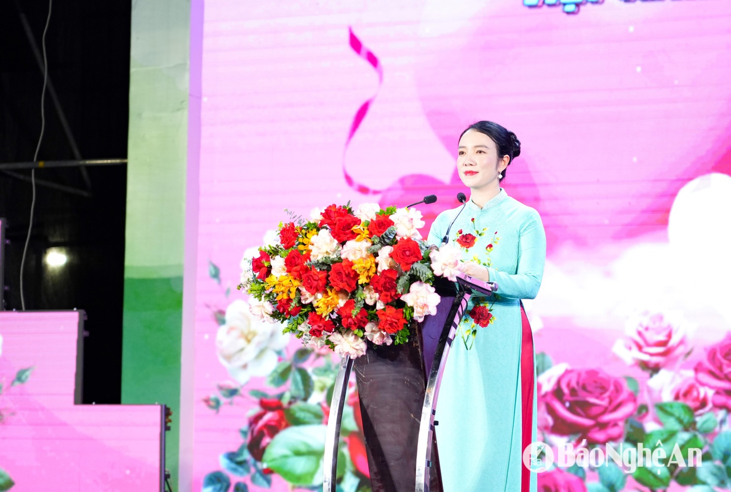 Bà Trần Thị Mỹ Hạnh - Ủy viên BCH Đảng bộ, Giám đốc Sở Văn hóa - Thể thao và Du lịch tỉnh Nghệ An phát biểu tại Lễ Phát động. Ảnh: Minh Quân