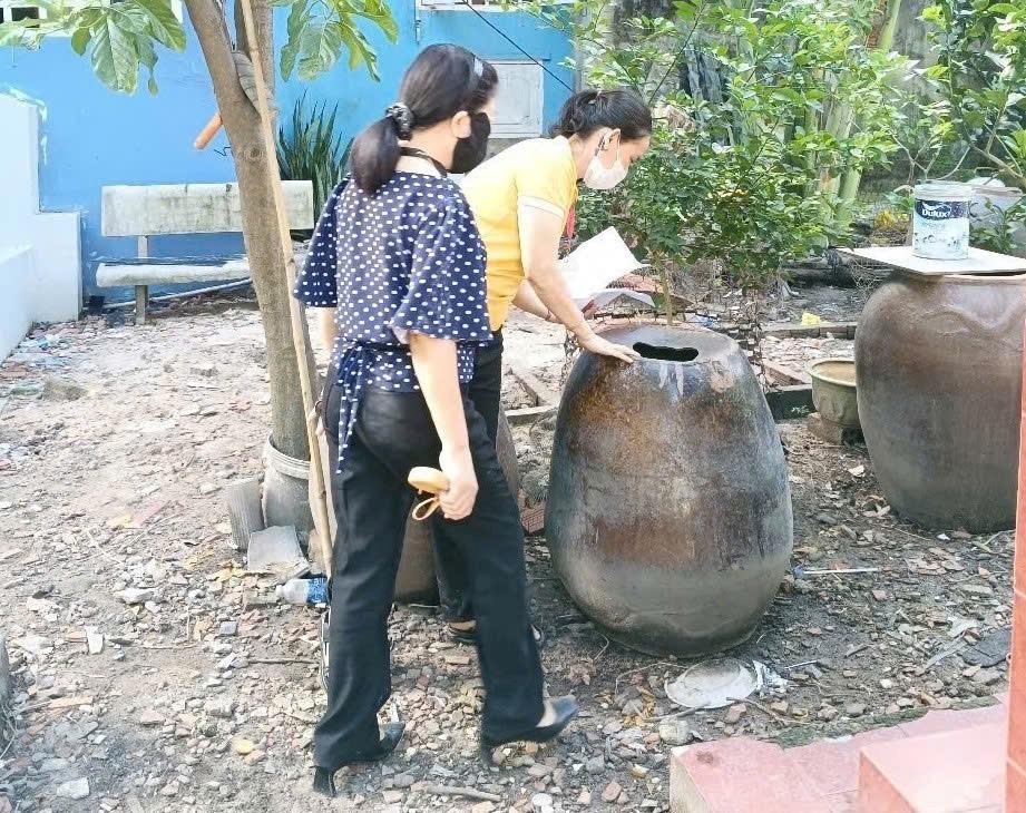 Gi&aacute;m s&aacute;t điểm nguy cơ ph&aacute;t sinh lăng quăng tại một hộ gia đ&igrave;nh