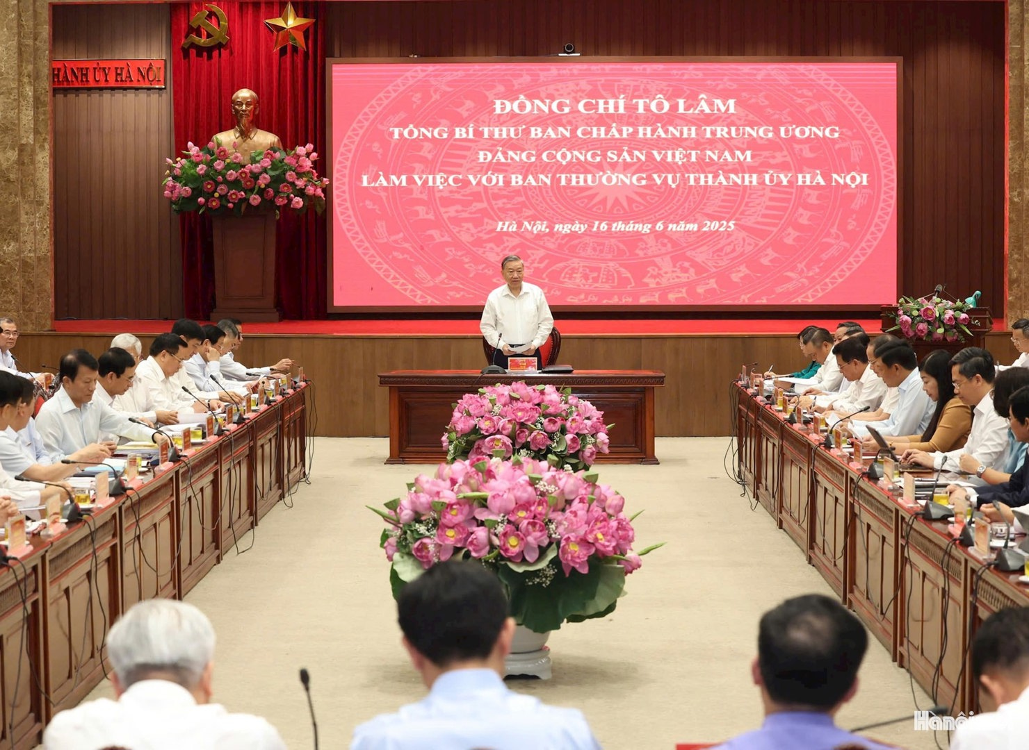 Tổng Bí thư Tô Lâm phát biểu tại buổi làm việc với Ban Thường vụ Thành ủy Hà Nội. Ảnh: Viết Thành.