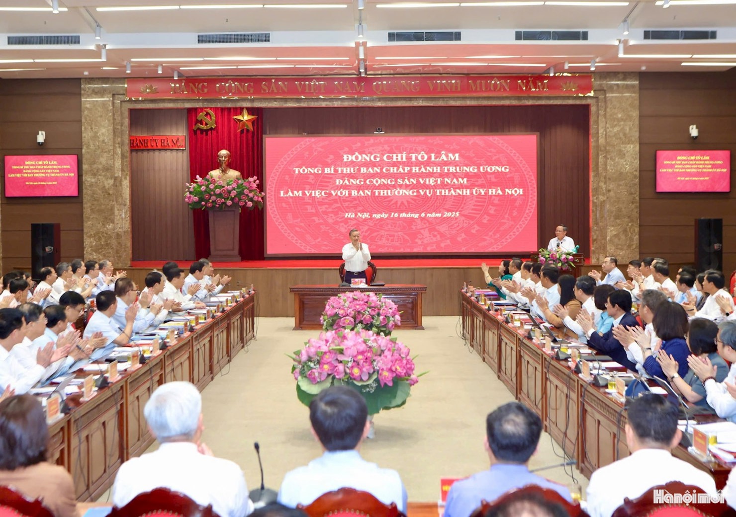 Tổng Bí thư Tô Lâm tại cuộc làm việc với Ban Thường vụ Thành ủy Hà Nội. Ảnh: Viết Thành.