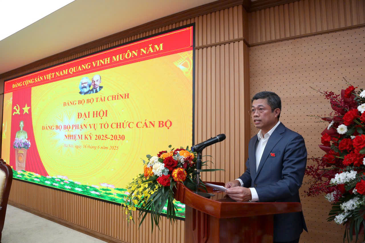Đồng chí Phạm Đức Thắng – Ủy viên Ban Thường vụ Đảng uỷ Bộ Tài chính, Bí thư Đảng bộ, Vụ trưởng Vụ Tổ chức Cán bộ phát biểu tiếp thu ý kiến chỉ đạo. Ảnh: Đức Minh