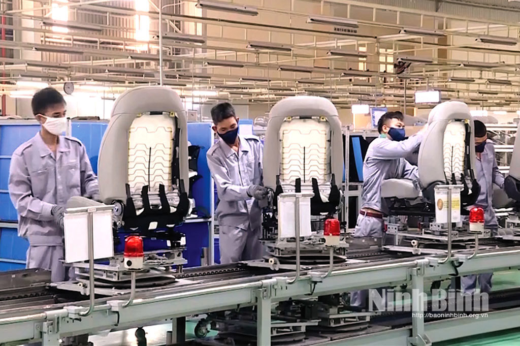 D&acirc;y chuyền sản xuất ghế ngồi &ocirc; t&ocirc; của C&ocirc;ng ty TNHH DNC AUTOMOTVE, DAEWON SANUP, Khu c&ocirc;ng nghiệp Ph&uacute;c Sơn (th&agrave;nh phố Hoa Lư)
