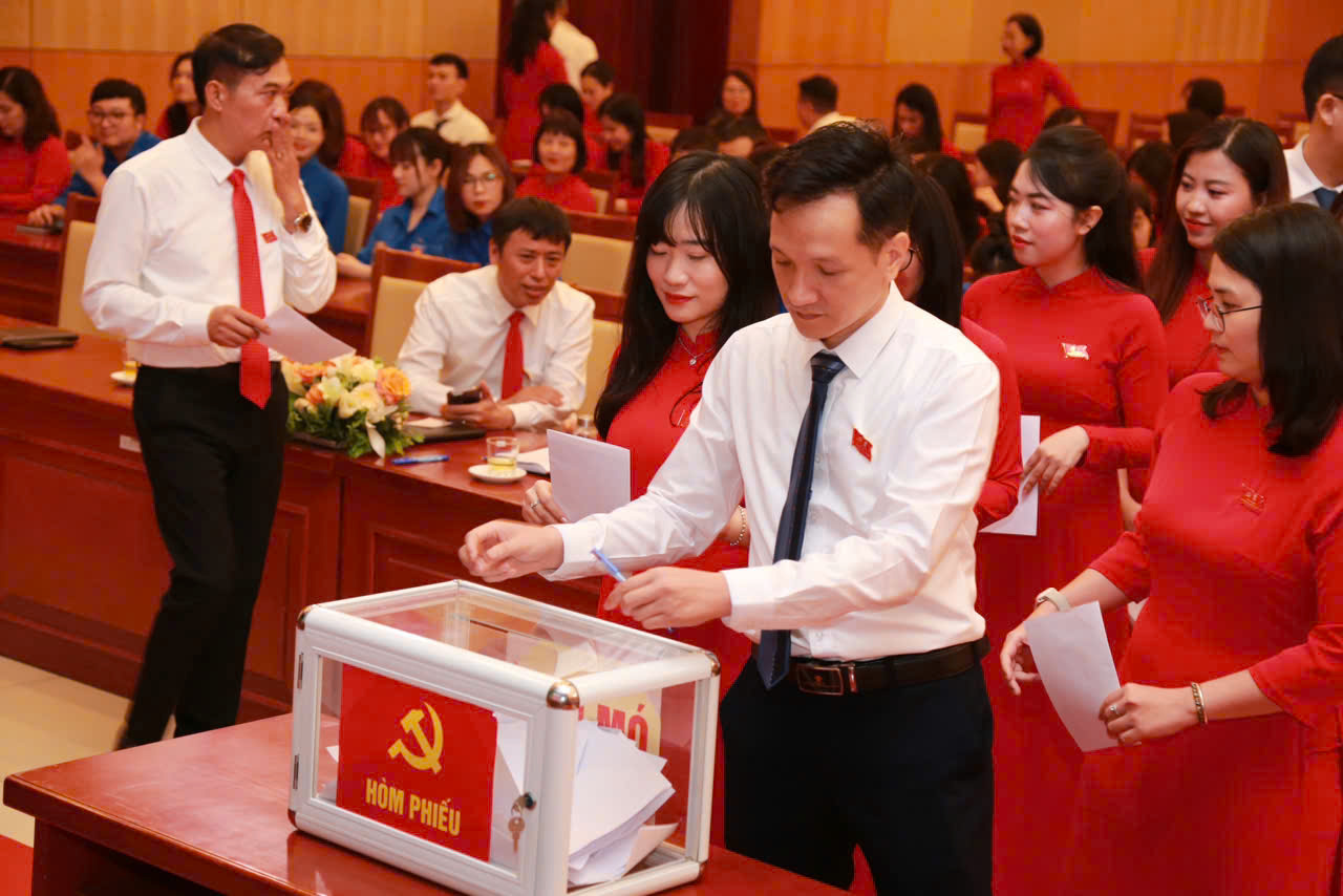 Đảng viên KBNN khu vực I bỏ phiếu bầu Ban Chấp hành Đảng bộ lần thứ VIII, nhiệm kỳ 2025 – 2030 và bầu Đoàn đại biểu dự Đại hội Đảng bộ UBND TP. Hà Nội lần thứ I.