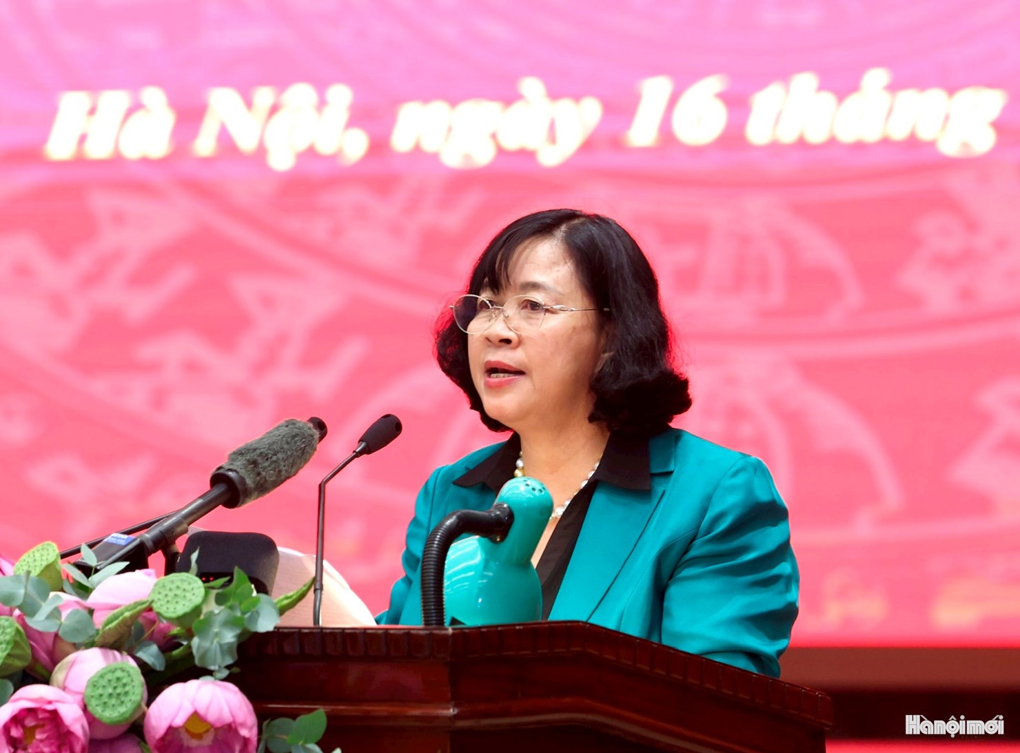 Bí thư Thành ủy Hà Nội Bùi Thị Minh Hoài phát biểu tiếp thu. Ảnh: Viết Thành. 