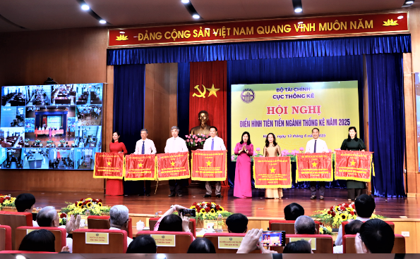 Phong trào thi đua yêu nước được triển khai sâu rộng, thực chất và hiệu quả trên toàn ngành Thống kê - Ảnh 1