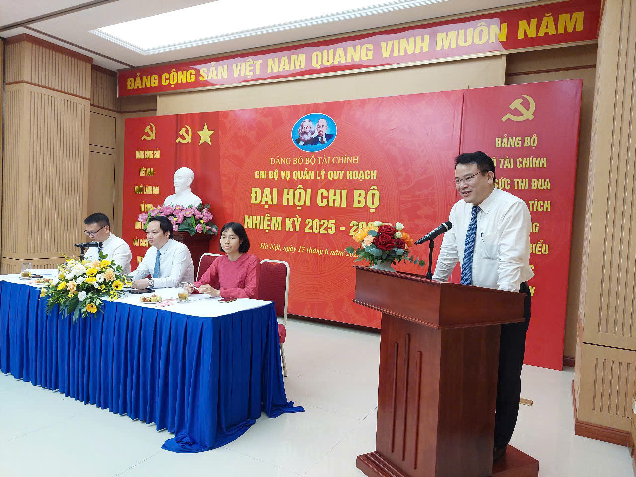 Đồng chí Trần Quốc Phương - Ủy viên Ban Thường vụ, Trưởng ban Tuyên giáo – Dân vận Đảng ủy Bộ Tài chính, Thứ trưởng Bộ Tài chính phát biểu chỉ đạo Đại hội.