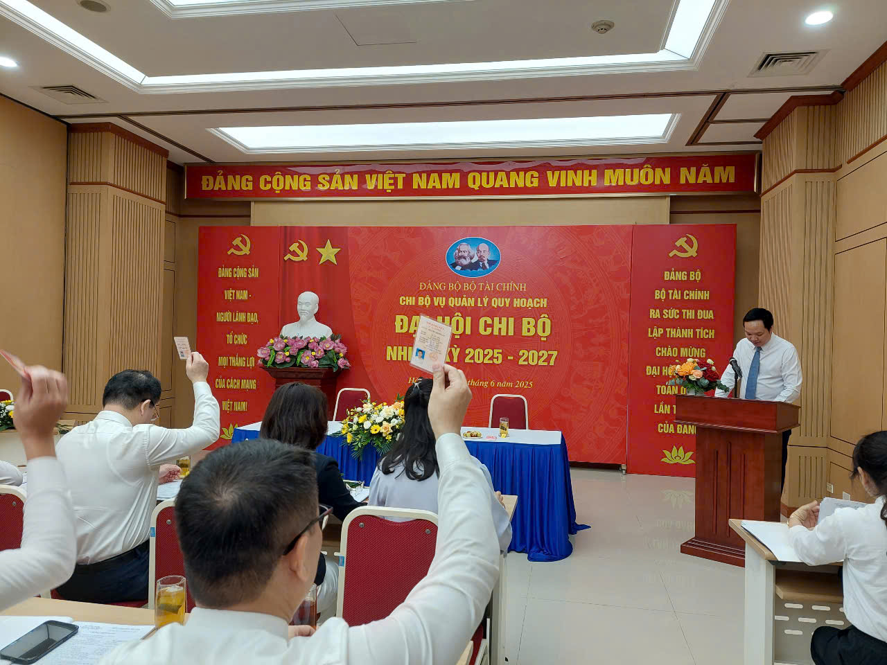 Chi bộ Vụ Quản lý Quy hoạch phát huy bản lĩnh trí tuệ, góp phần xây dựng ngành Tài chính ngày càng vững mạnh - Ảnh 1