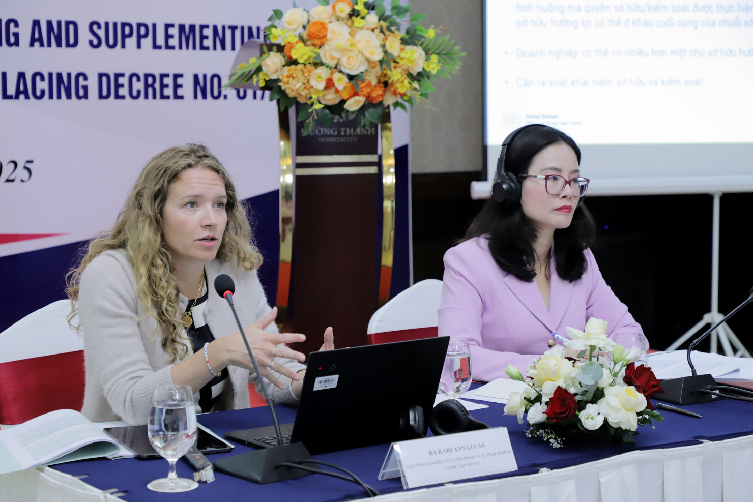 Đại diện UNODC chia sẻ kinh nghiệm quốc tế. 