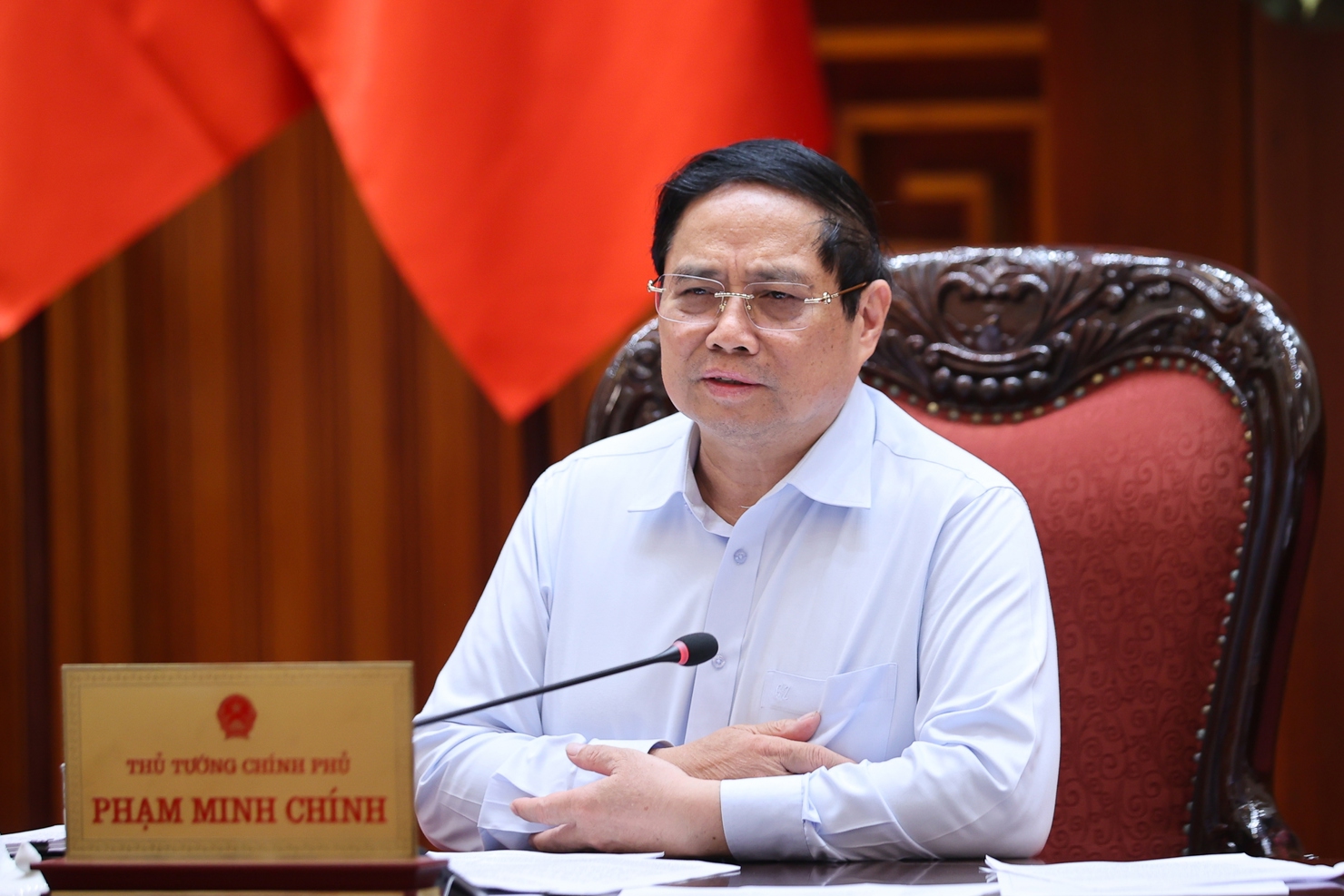 Thủ tướng đề nghị rà soát, hoàn thiện các hồ sơ, dự án theo hướng ngắn gọn hơn, súc tích, diễn đạt rõ ý. Ảnh: VGP